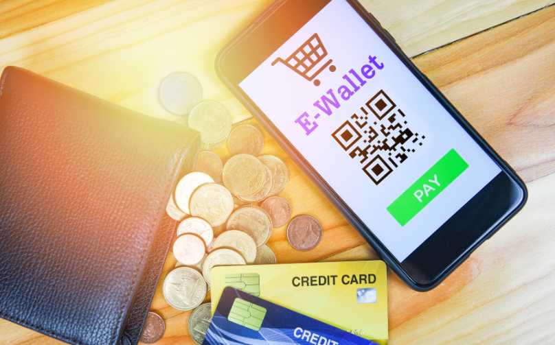 e-wallet dan kartu debit