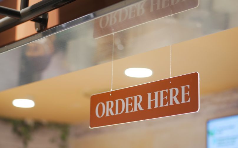 lonjakan order tak terduga