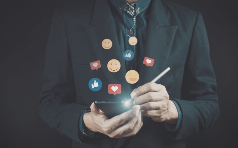 pembatasan usia media sosial